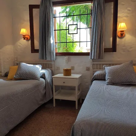 Lovely 2 Bedroom With Parking Semesterbostad